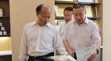 內(nèi)蒙古自治區(qū)政協(xié)黨組書記、主席李秀領考察、調(diào)研我公司